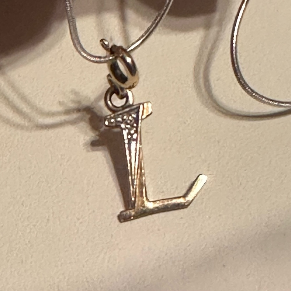 Vintage Solid 10K Yellow & White Gold ‘L' Initial Pendant Charm w Diamond Clasp - Picture 3 of 6